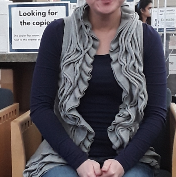 Romeo & Juliet Couture Tops - 🍒Interesting grey sweater vest size m